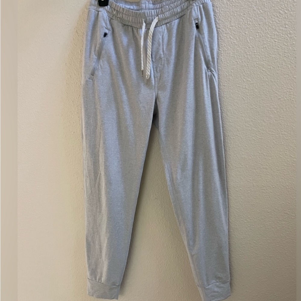 Vuori Performance Joggers Heather grey Large sweatpants lightweight.